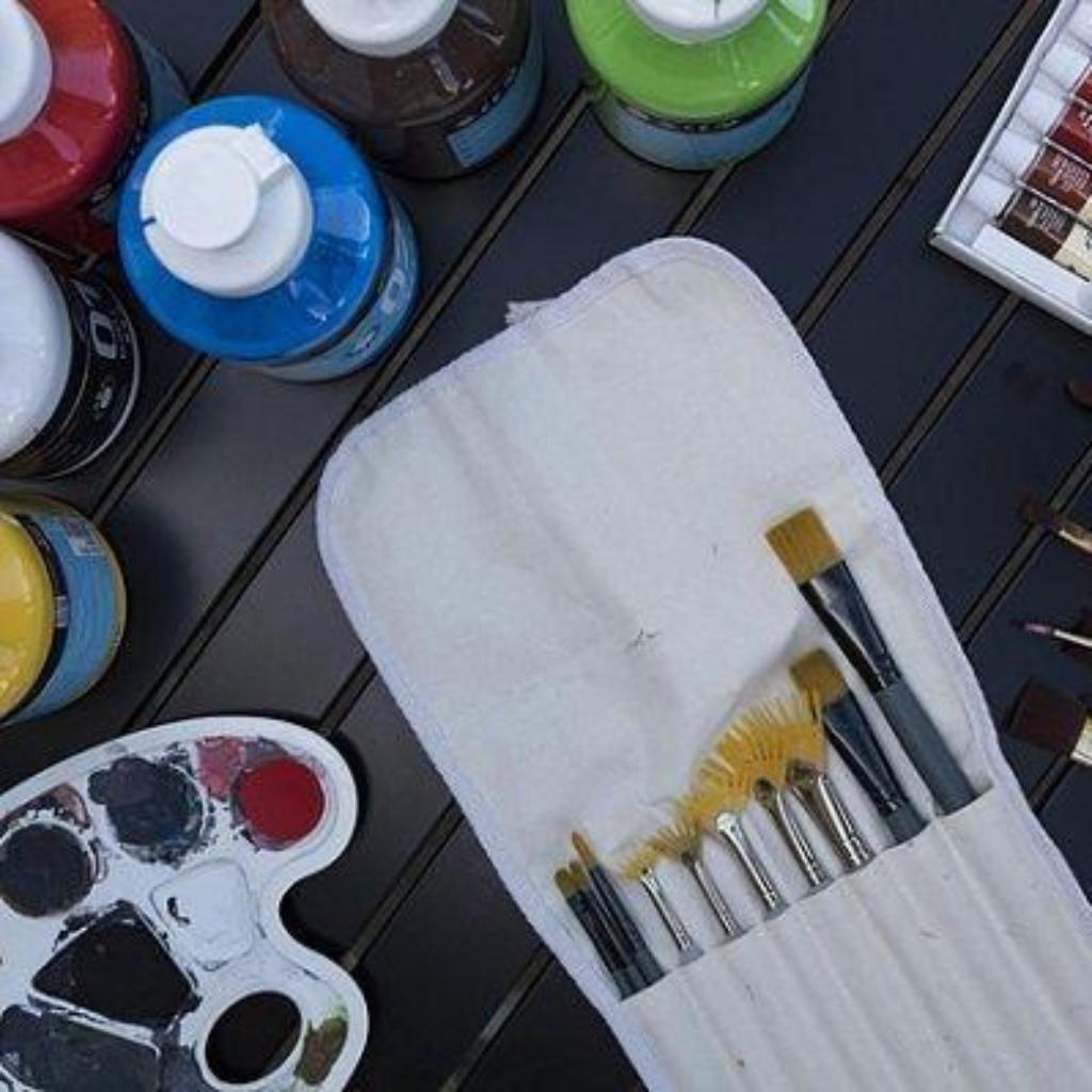 https://pixabay.com/de/photos/kunst-k%C3%BCnstler-farbe-pinsel-malen-2554216/